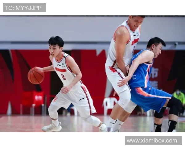 杭州篮球队战术解析：如何在比赛中提升团队协作与攻防效率